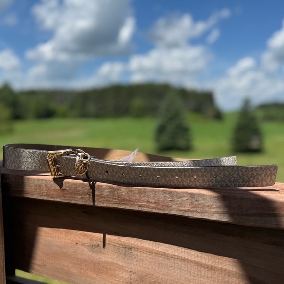 Micheal Kors Signature XL Belt - Picture 1 of 5